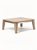 **Moderne Vierkante Eettafel van Hout met Robuuste Poten**