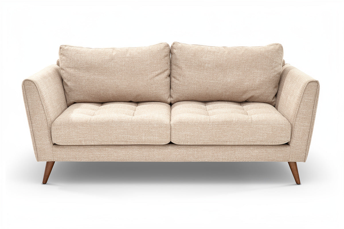Moderne beige bank met houten poten en gestikte kussens